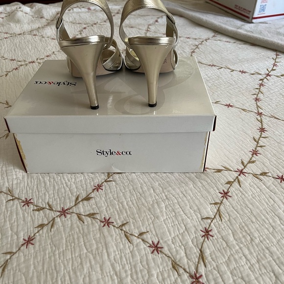 🌸Silver strapy heels. Style & Co - Picture 3 of 8